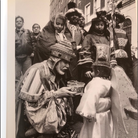 LATINO LIFE HOLIDAYS & CELLEBRATIONS BOOK - Picture 9 of 9